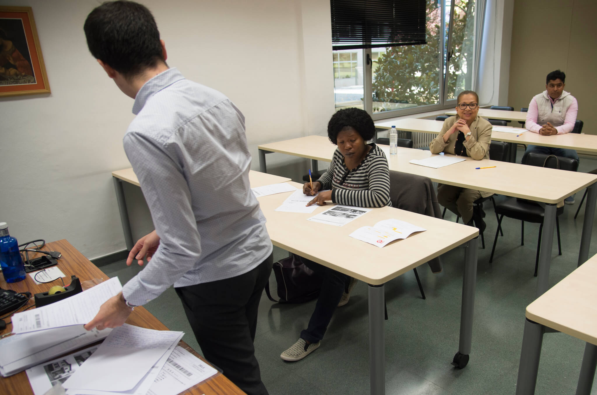 La dificultad del examen se reflejaba en los rostros de los examinados. Foto Iñaki Porto