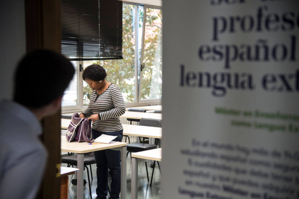 La dificultad del examen se reflejaba en los rostros de los examinados. Foto Iñaki Porto